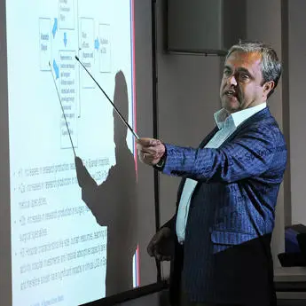 lecturer explaining digital healthcare in front of a screen(1)