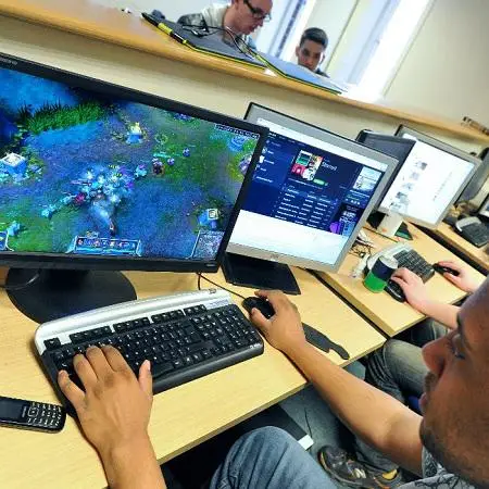 games_design_students_playing_computer_games