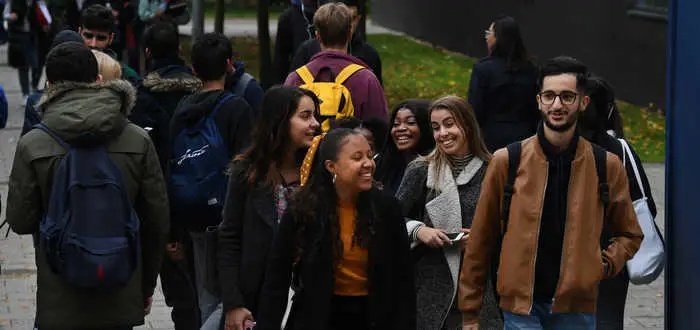 Students walking-02_12325